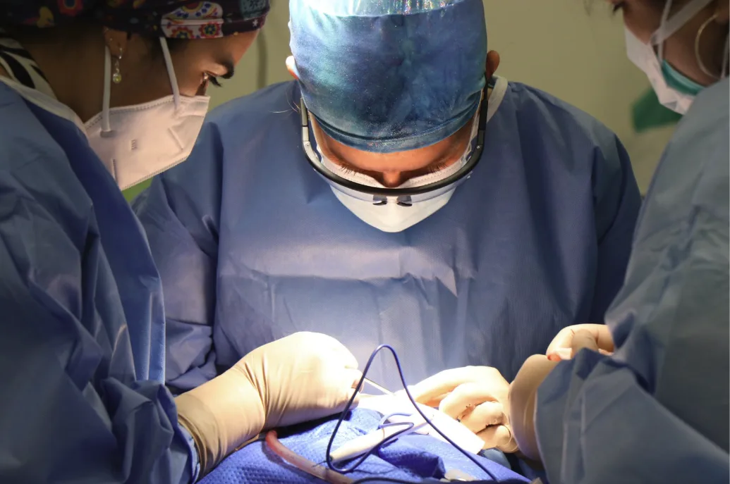 Surgical team performing a delicate procedure in a vascular surgery Singapore clinic.